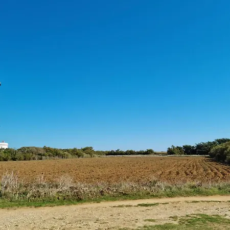 2 Bedroom Awesome In Holiday home