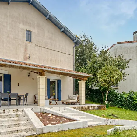 Holiday home 2 Bedroom Awesome In Royan